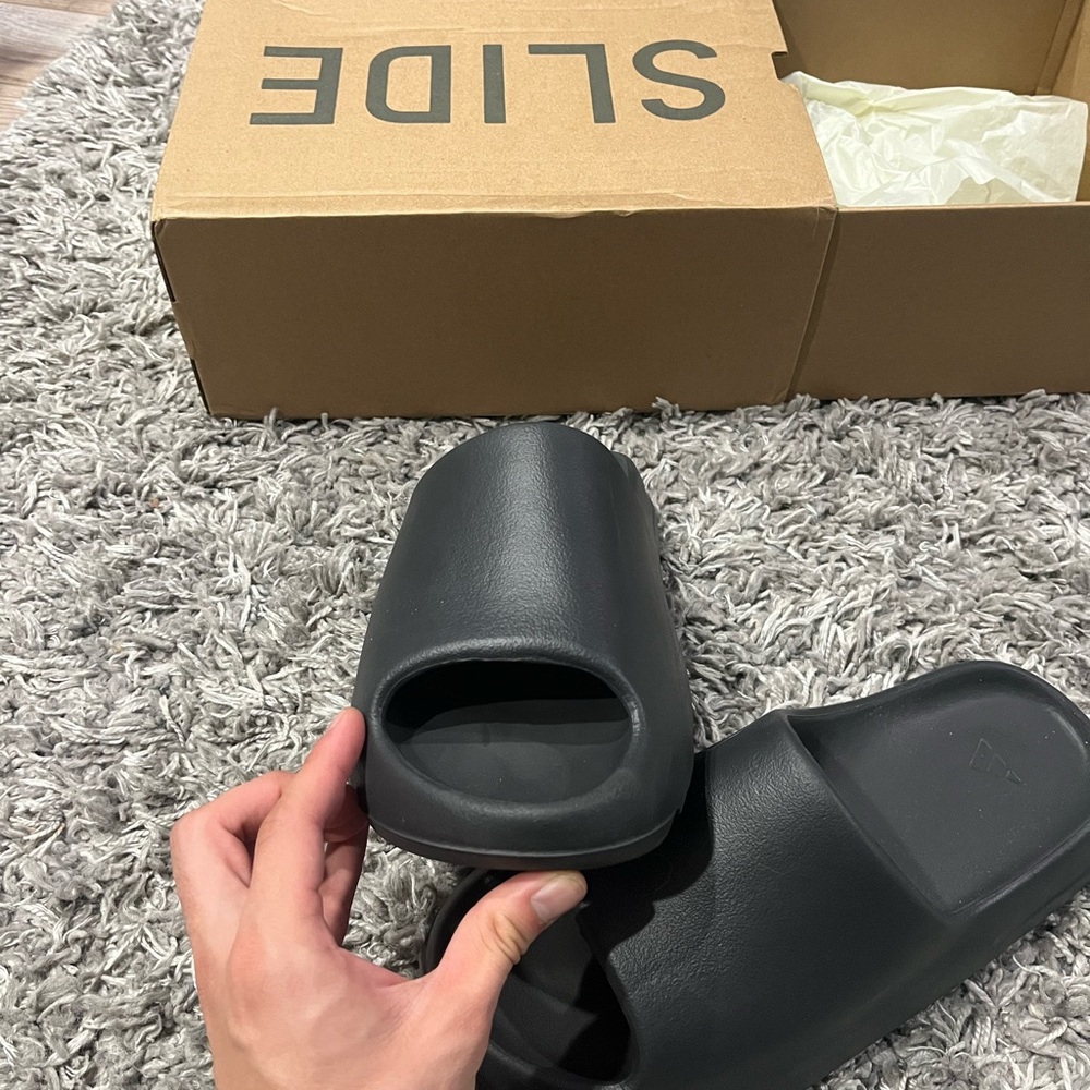 Yeezy slide onyx size 10 - Picture 6 of 13